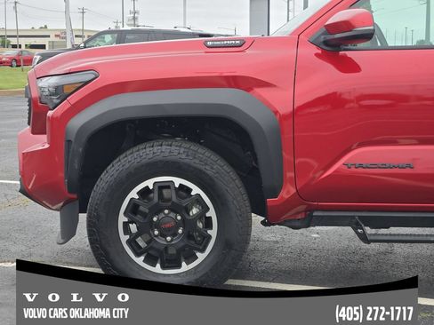Used 2025 Toyota Tacoma TRD Off-Road w/ TRD Off Road Upgrade Package AWD/4WD image 6