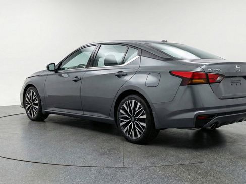 Used 2025 Nissan Altima 2.5 SV image 6