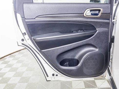 Used 2017 Jeep Grand Cherokee Limited image 37