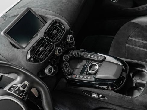 Used 2020 Aston Martin V8 Vantage Coupe RWD image 28