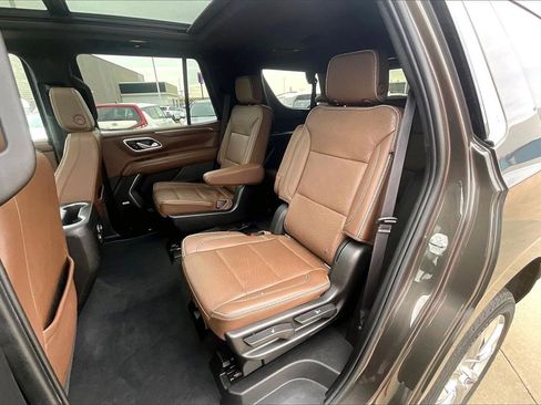 Used 2021 Chevrolet Tahoe High Country w/ Premium Package image 25