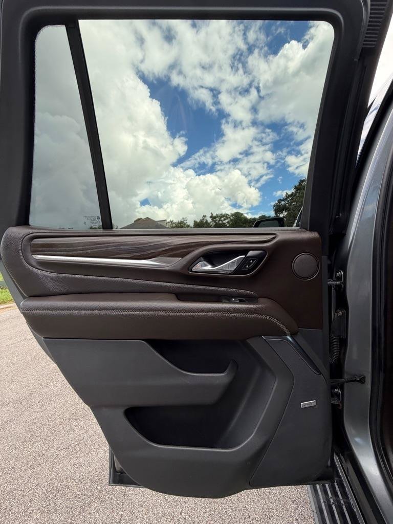 Used 2021 GMC Yukon Denali w/ Denali Premium Package RWD image 12