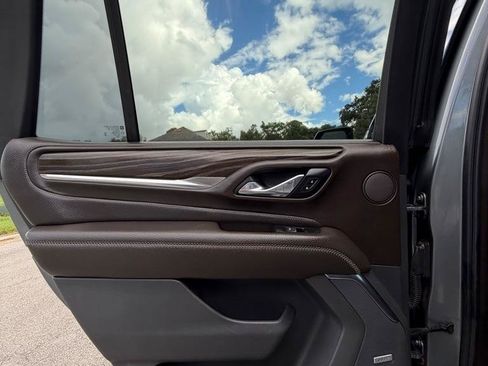 Used 2021 GMC Yukon Denali w/ Denali Premium Package RWD image 12