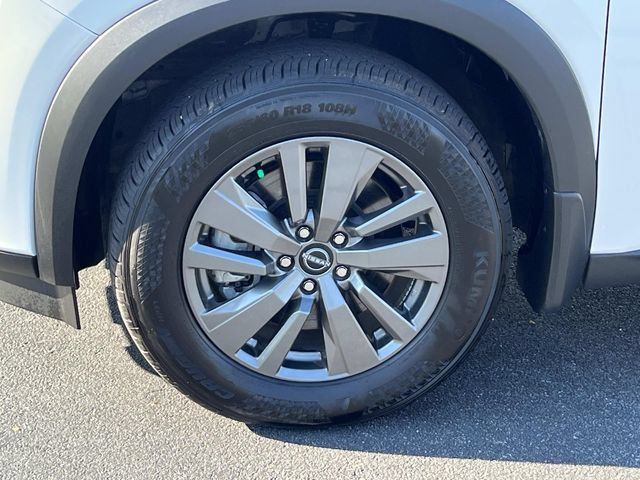 Used 2025 Nissan Pathfinder SV FWD image 11