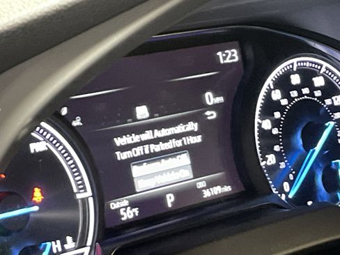 Used 2022 Toyota Venza XLE image 10