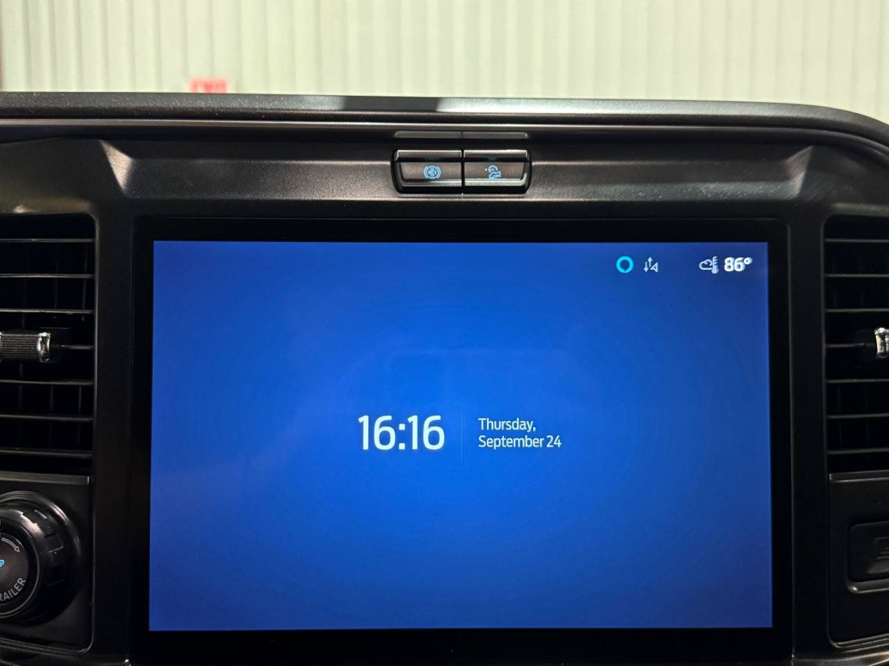 Used 2025 Ford F450 Platinum w/ FX4 Off-Road Package AWD/4WD image 22