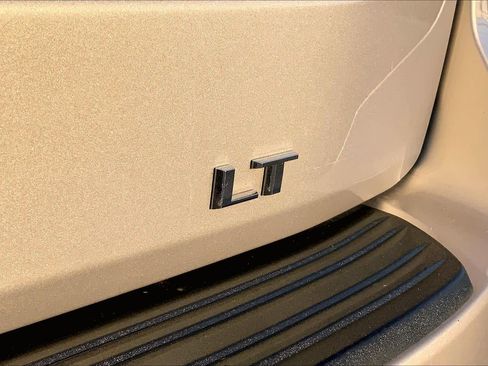 Used 2024 Chevrolet Suburban LT image 10