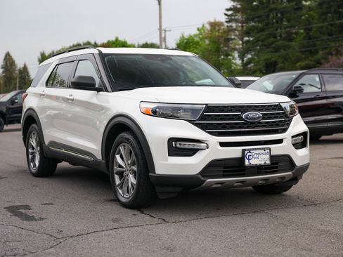 Used 2023 Ford Explorer XLT w/ Equipment Group 202A AWD/4WD image 3