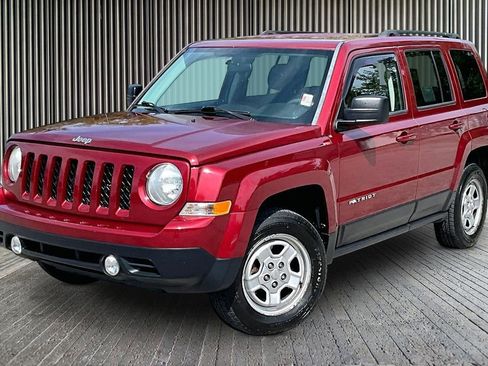 Used 2014 Jeep Patriot Sport w/ Power Value Group image 12