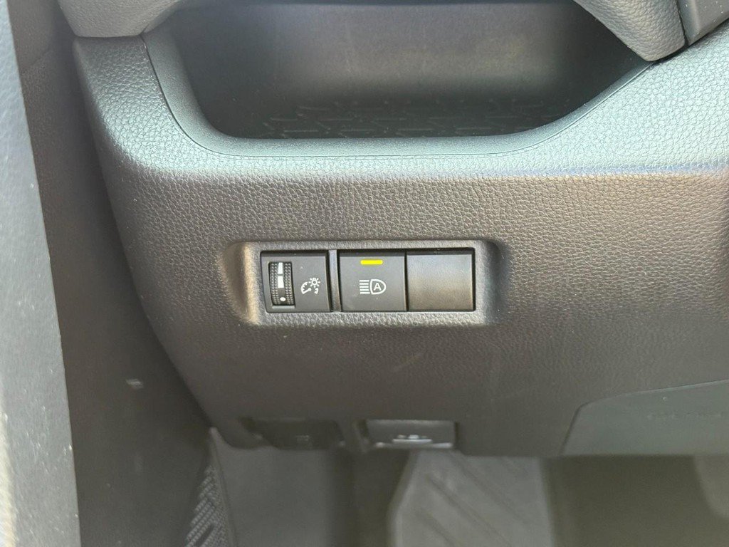 Used 2025 Toyota RAV4 XLE FWD image 25