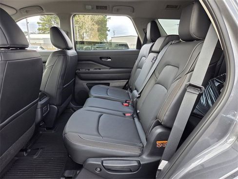 New 2026 Nissan Pathfinder SL image 10