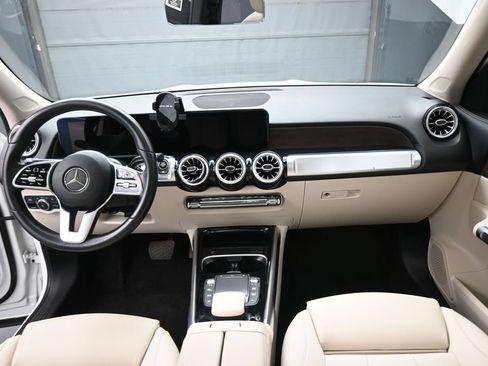 Used 2023 Mercedes-Benz GLB 250 w/ Premium Package image 27