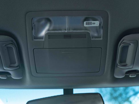 Used 2017 Toyota Camry SE image 30