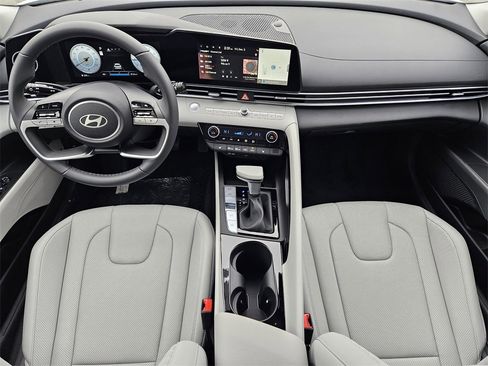 New 2025 Hyundai Elantra Limited image 26