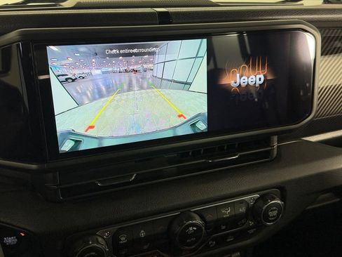 Used 2024 Jeep Gladiator Sport AWD/4WD image 19