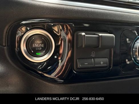 Used 2025 GMC Sierra 1500 SLT AWD/4WD image 21
