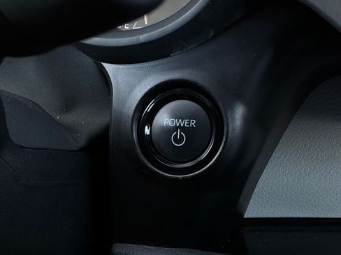 Used 2025 Toyota Sienna XLE FWD image 32
