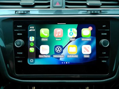 Used 2021 Volkswagen Tiguan SE image 12