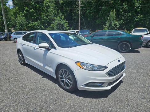 Used 2017 Ford Fusion SE w/ Equipment Group 601A image 14