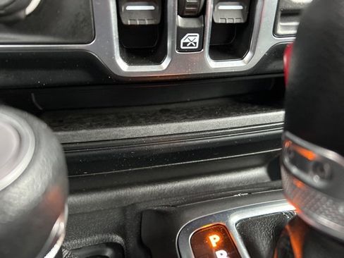 Used 2024 Jeep Wrangler Sport S image 30