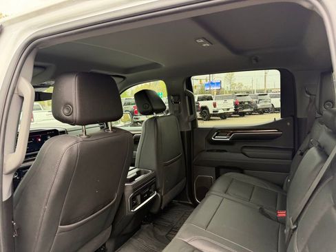 Used 2024 GMC Sierra 1500 Elevation w/ Elevation Premium Package AWD/4WD image 9
