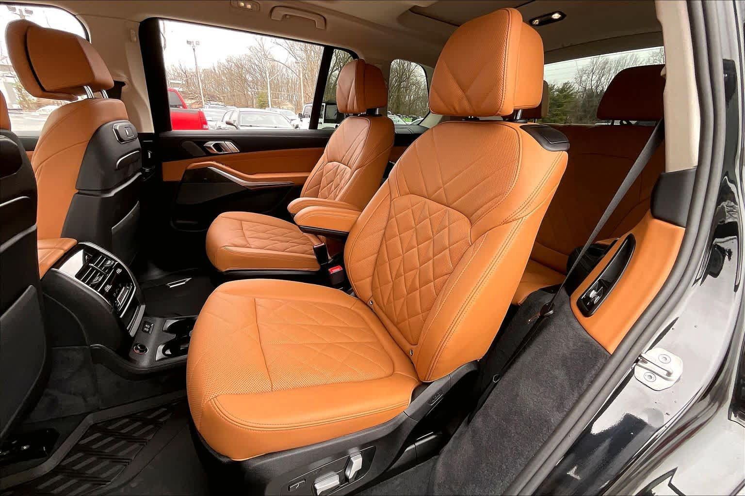 Used 2025 BMW X7 xDrive40i w/ Premium Package AWD/4WD image 21