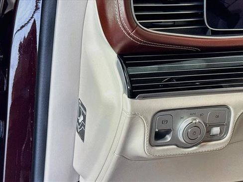 Used 2024 Mercedes-Benz Maybach GLS 600 4MATIC image 10