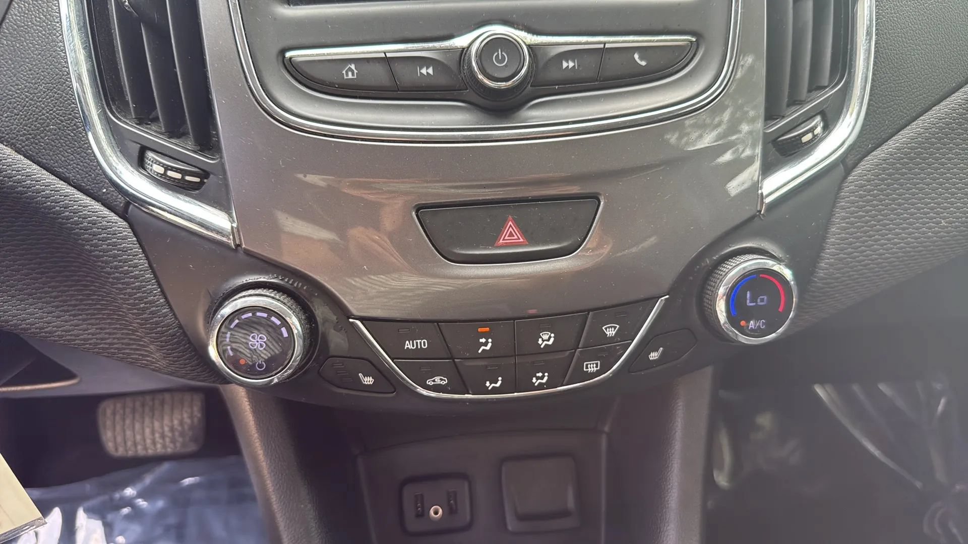 Used 2019 Chevrolet Cruze LT w/ LT Fleet Convenience Package FWD image 29