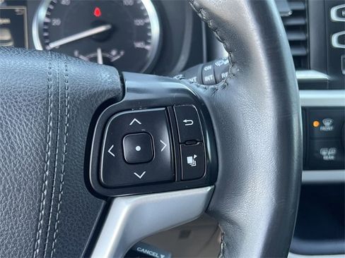 Used 2016 Toyota Highlander Limited image 28
