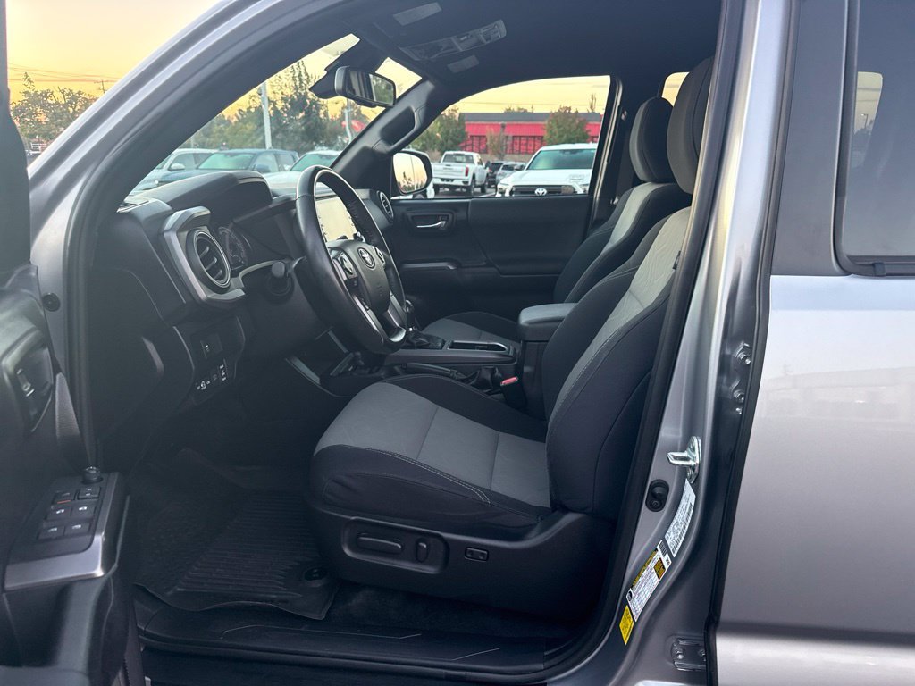Used 2021 Toyota Tacoma TRD Off-Road AWD/4WD image 8