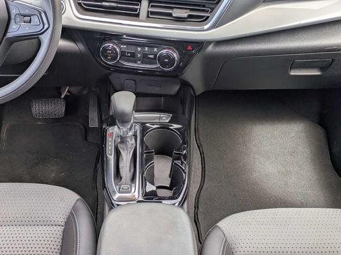 Used 2025 Chevrolet Trax LT FWD image 18