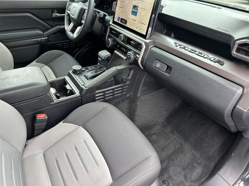 Used 2024 Toyota Tacoma TRD Off-Road image 15