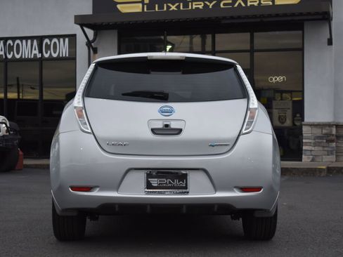 Used 2017 Nissan Leaf SL w/ Premium Package image 8