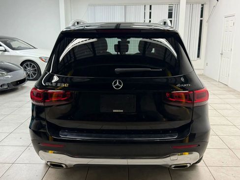 Used 2021 Mercedes-Benz GLB 250 4MATIC w/ Premium Package image 8