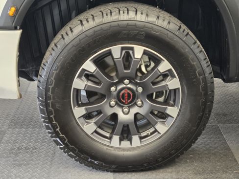 Used 2023 Nissan Titan PRO-4X w/ Pro-4x Convenience Package AWD/4WD image 10