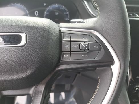 Certified 2024 Jeep Grand Cherokee Altitude AWD/4WD image 18