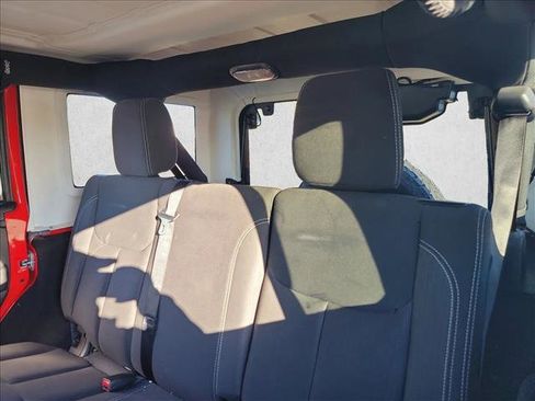 Used 2016 Jeep Wrangler Unlimited Sahara w/ Connectivity Group image 14