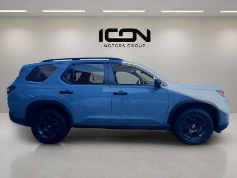 Used 2025 Honda Pilot TrailSport image 8
