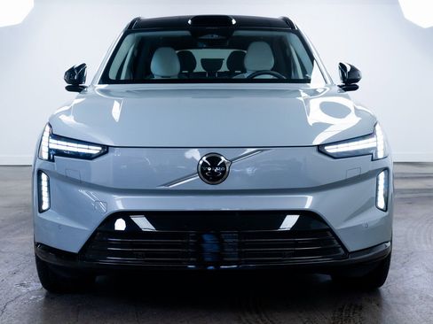 Used 2025 Volvo EX90 Ultra image 2