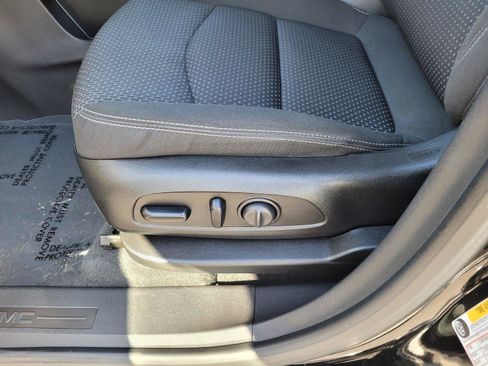 Used 2024 GMC Terrain SLE w/ Driver Convenience Package AWD/4WD image 19