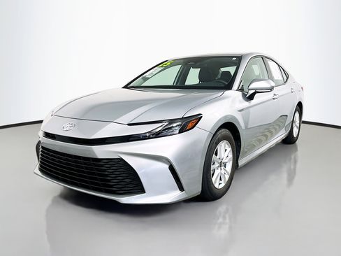 Used 2025 Toyota Camry LE FWD image 10