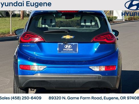 Used 2017 Chevrolet Bolt Premier w/ Driver Confidence II Package image 4