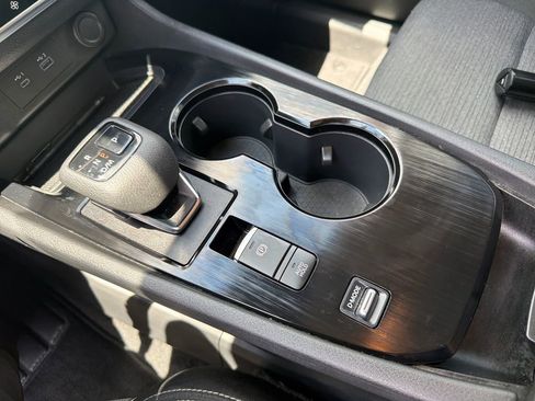 Used 2022 Nissan Rogue SV FWD image 36