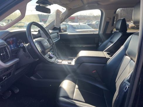 Used 2024 Ford Expedition XLT image 6