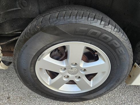 Used 2012 Dodge Grand Caravan SXT image 39