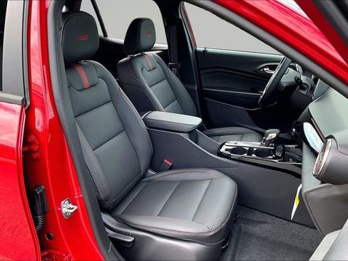 New 2026 Chevrolet Trax RS w/ Sunroof Package FWD image 11