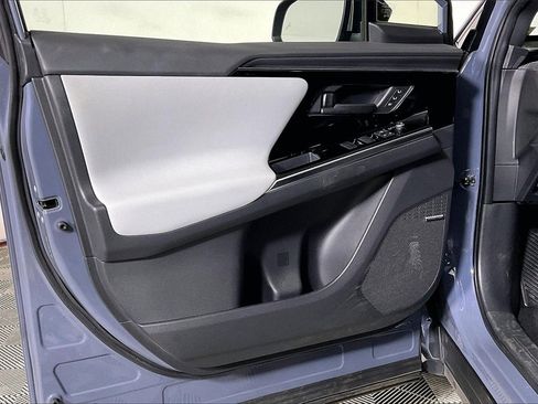 Used 2023 Subaru Solterra Limited image 22