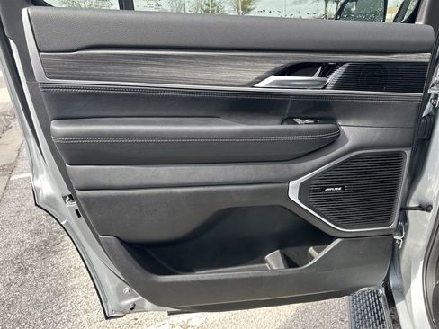 New 2024 Jeep Wagoneer Series III w/ Rear Seat Video Group 1 image 16