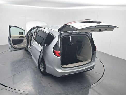 Used 2024 Chrysler Pacifica Touring-L FWD image 56