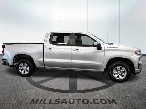 Used 2022 Chevrolet Silverado 1500 LT AWD/4WD image 11